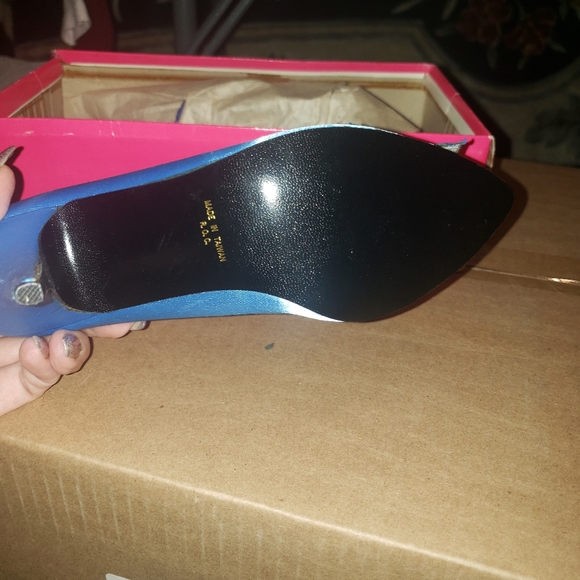 Size 6.5 woman's heels - Picture 3 of 3